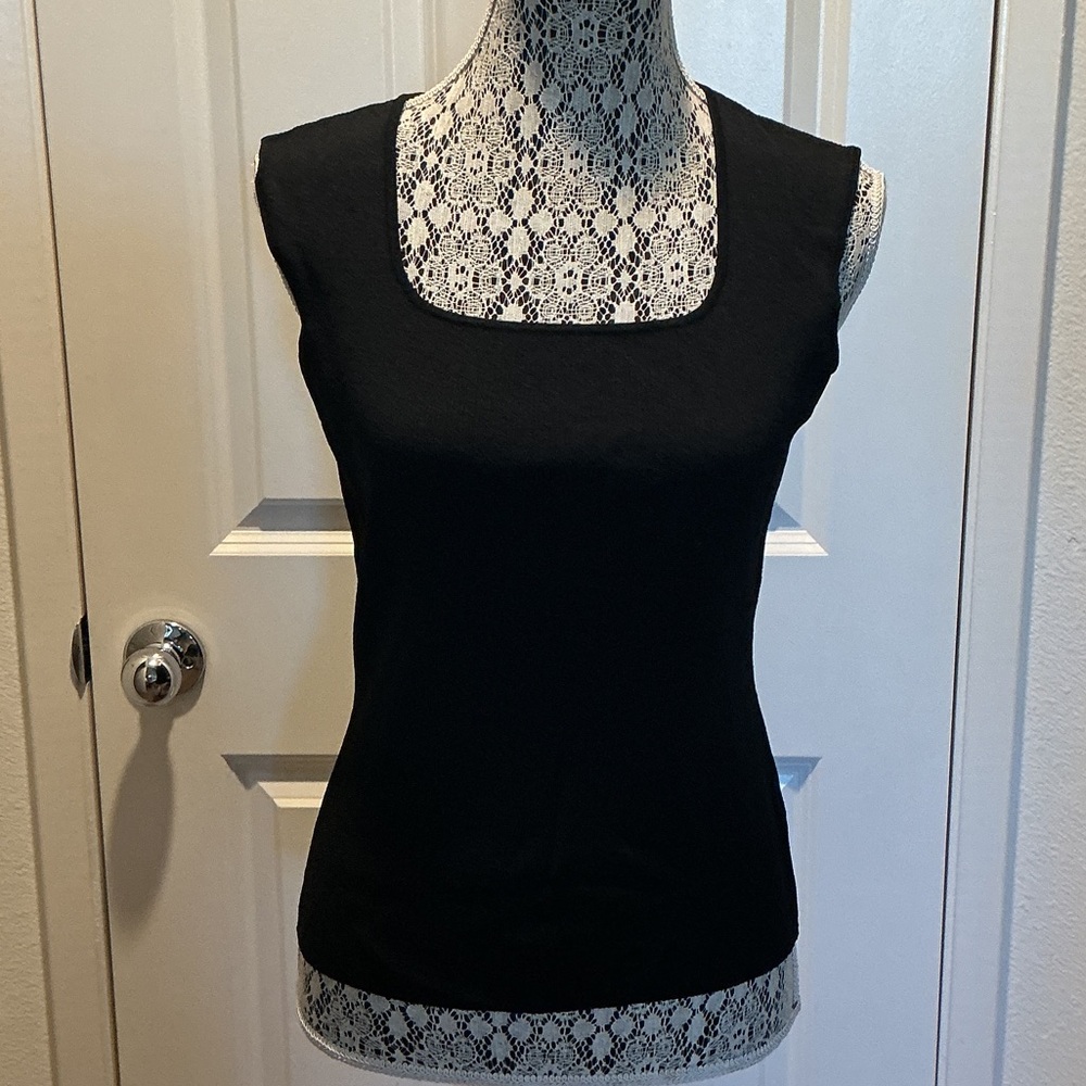 Sleek Jones NY Black Square-Neck Knit Top